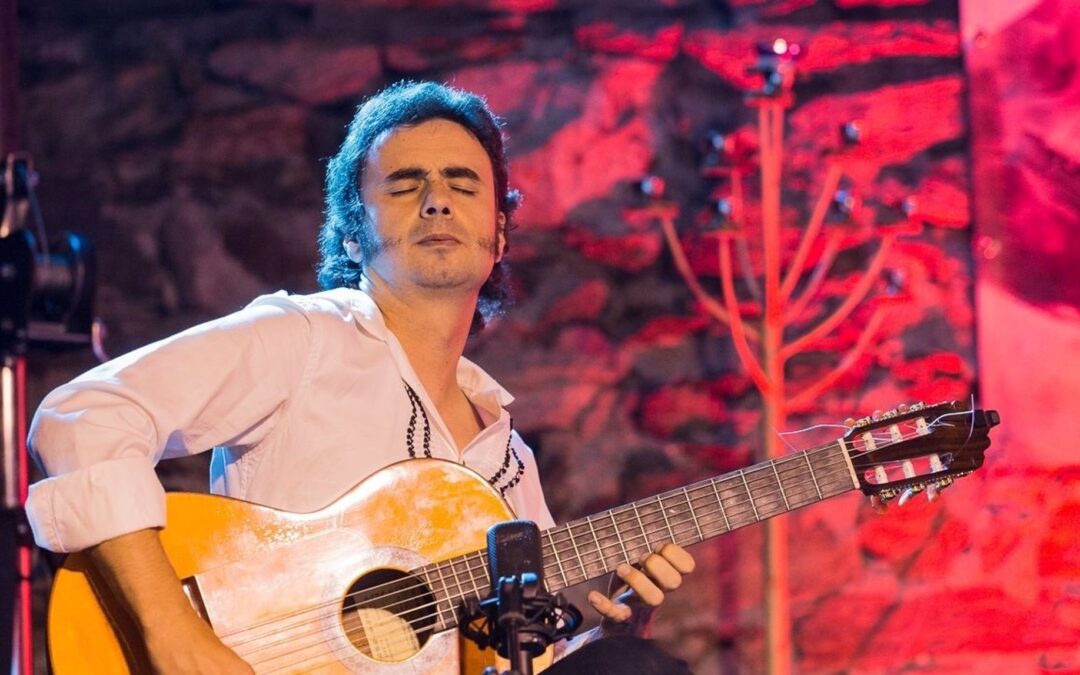 Pedro Navarro cierra Luz Binéfar con un emotivo tributo a Paco de Lucía