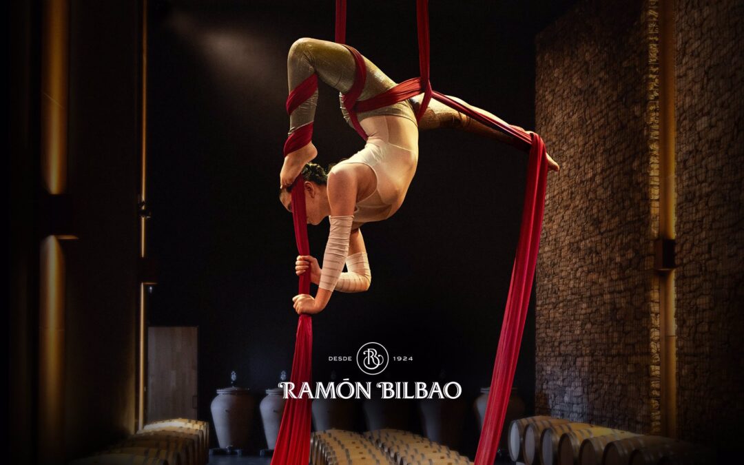 Bodegas Ramón Bilbao fusiona vino, arte y espectáculo en su nueva experiencia sensorial ‘Esencias de la vid’