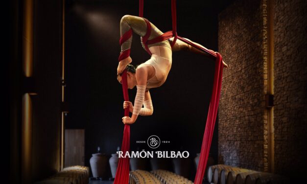 Bodegas Ramón Bilbao fusiona vino, arte y espectáculo en su nueva experiencia sensorial ‘Esencias de la vid’