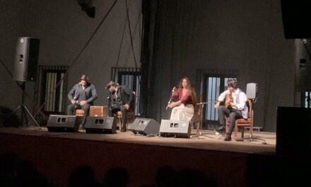Sandra Carrasco rinde homenaje a La Niña de los Peines con su nueva sevillana «Adiós Pastora»