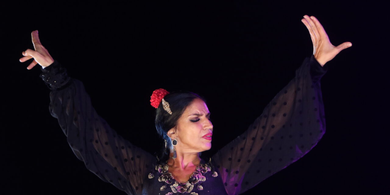 Luisa Chicano abre en Nerja la gira provincial de la IX Bienal de Arte Flamenco de Málaga con De soleá
